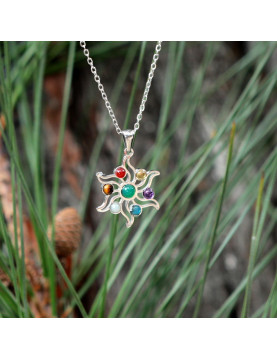 Çakra Güneşi Çelik Kolye – Doğal Taş Enerjisi ve Şık Tasarım Bir Arada