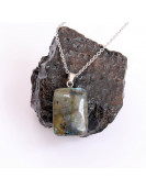 Dikdörtgen Kesim Labradorit Taşı Kolye – Çelik Zincirli Dikdörtgen Kesim Labradorit Taşı Kolye – Çelik Zincirli