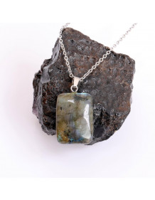 Dikdörtgen Kesim Labradorit Taşı Kolye – Çelik Zincirli